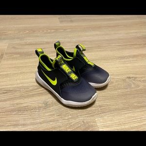 NIKE Flex Runner Little Kid’s Size 10